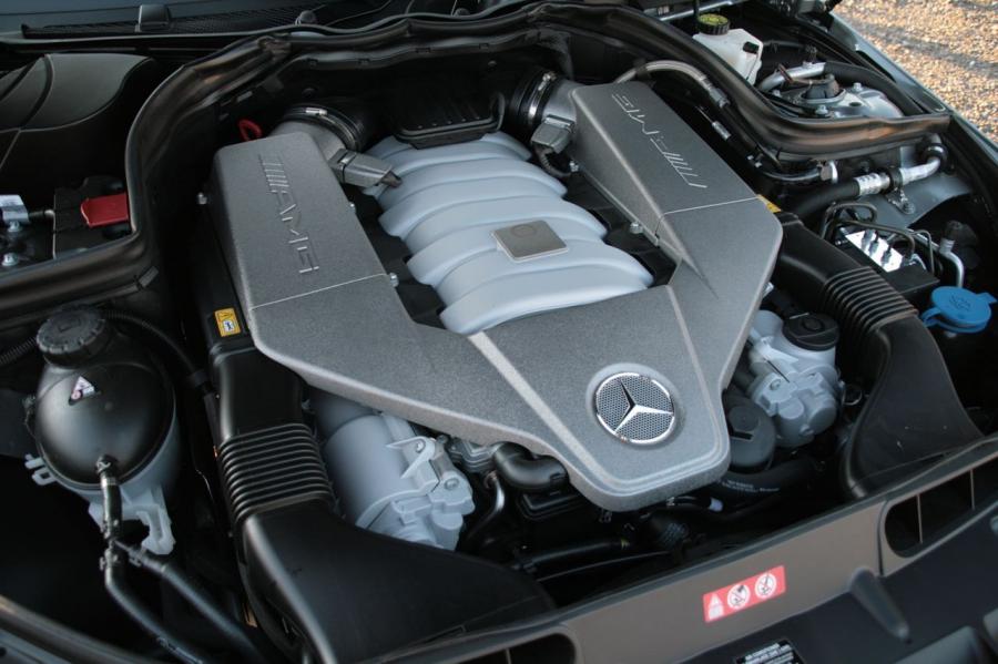  Mercedes-Benz C63 AMG 2009 года  (фото 8 из 32)